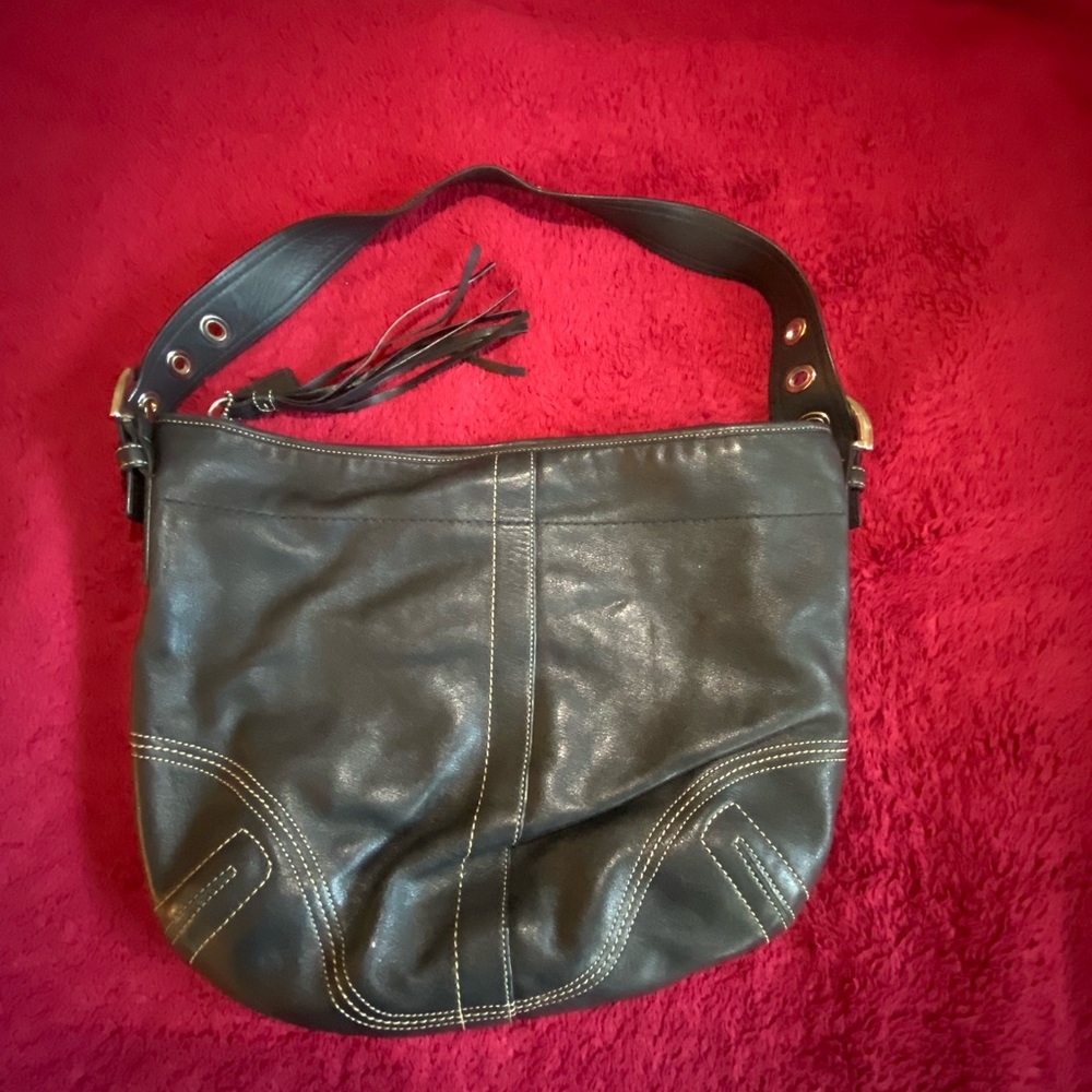 Coach Elegant Black Leather Shoulder Bag - Bucket Type Bag
